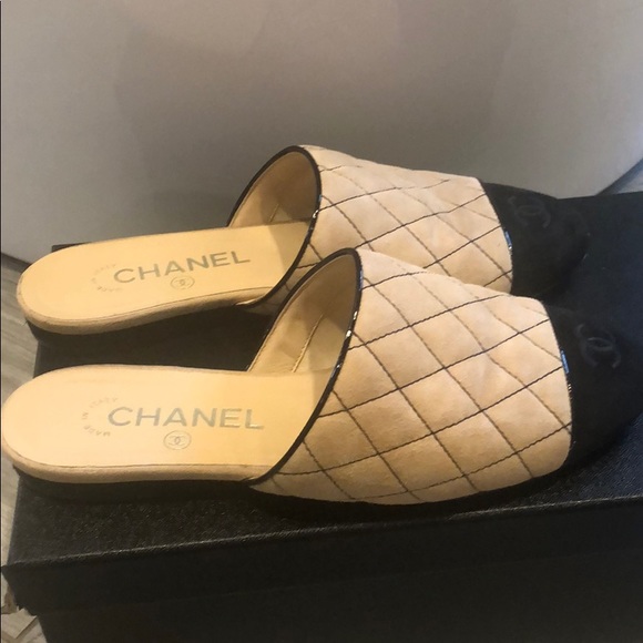 Chanel Beige/Black Mule - Picture 2 of 5